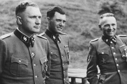 De izquierda a derecha: Richard Baer, Josef Mengele y Rudolf Höss, principales responsables del campo de Auschwitz