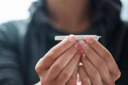 La marihuana tiene una serie de riesgos importantes, pero muchos jóvenes y parte de la sociedad se niegan a admitirlos
