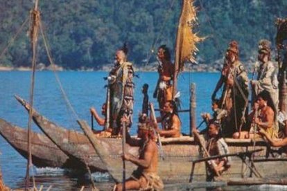 ¿El iceberg del Titanic o la barca de 'Rapa Nui'? En la imagen, una escena de la película de 1994 dirigida por Kevin Reynolds, también su productor junto a Kevin Costner.