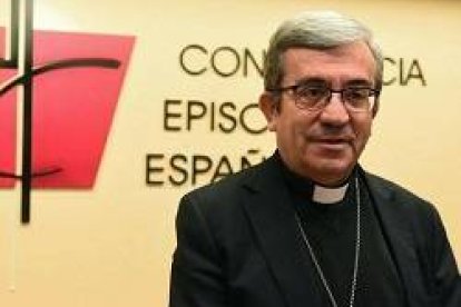 El obispo auxiliar de Valladolid ha sido recientemente elegido como portavoz y secretario general de la Conferencia Episcopal Española