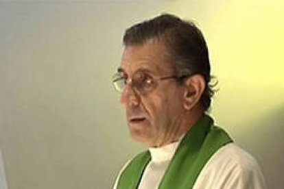 El Padre Román absuelto de absusos a un menor