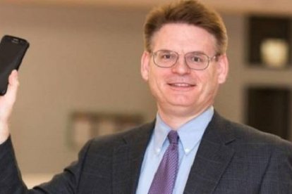 El doctor Peter Kleponis es psicólogo y psicoterapeuta con más de veinte años de experiencia en adicciones.