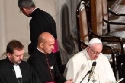 Oración ecuménica en la catedral luterana de Riga, con las autoridades ortodoxoas y protestantes
