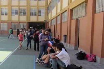 Los chicos disfrutarán de menos recreo el viernes para que sepan de los privilegios que han tenido por ser varones. Eso dice el centro.
