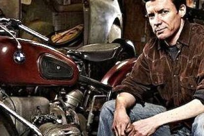 Crawford apunta el victimismo y las políticas de identidad como una mera causa política de la izquierda para sobrevivir.