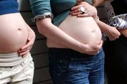 La desconsideración con que son tratadas las madres de alquiler, cuya motivación es casi siempre la pura supervivencia económica, no puede hacer olvidar que la principal víctima de esta práctica son los niños desvinculados que nacen así.