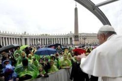 El Papa continúa su explicanción del Padre Nuestro, explicando la importancia del pedir perdón y evitar la soberbia