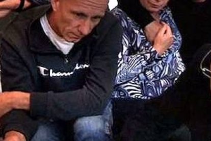 Momento en el que un médico le pone la inyección letal a Annie para rematarla. Aún no había desarrollado el Alzheimer que le diagnosticaron, pero quiso morir antes de eso.