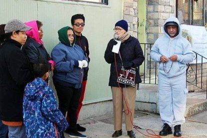 Estos católicos rezan en plena calle de uno de los barrios más pobres y peligrosos de Filadelfia