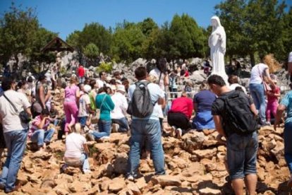 Cada año cientos de miles de personas peregrinan hasta Medjugorje