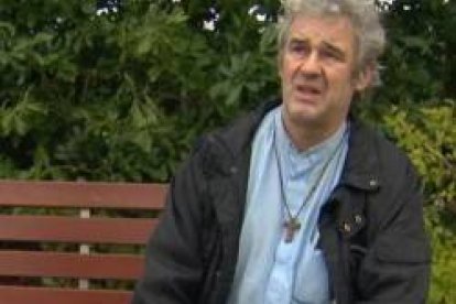 El sacerdote belga Alexander Stroobandt no puede revelar de qué habló con el suicida por teléfono... ni pudo avisar a nadie, ni usar esa información