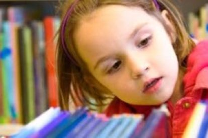 El cuento de la Caperucita dice que hay que hacer caso a la mamá, no a desconocidos que dicen que te van a ayudar... quizá eso no gusta a ciertos poderes actuales