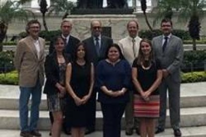 Los 9 jueces de la Corte Constitucional de Ecuador, de excursión - 5  redefinen el matrimonio para todo el país