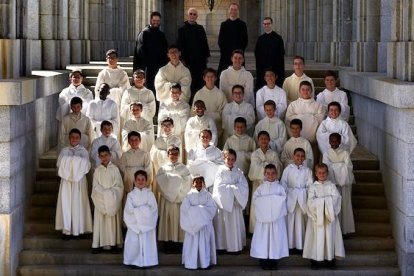 La Escolanía de la Abadía de la Santa Cruz del Valle de los Caídos es la única del mundo que canta el repertorio gregoriano completo.