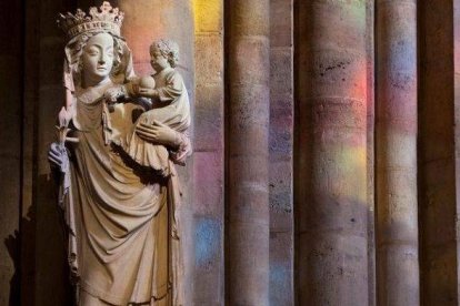 Imagen de la estatua de la Virgen, conocida popularmente como Nuestra Señora de París
