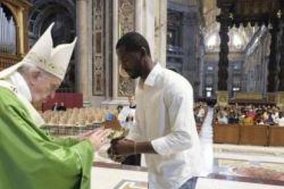 Misa por los migrantes en San Pedro del Vaticano con el Papa Francisco