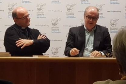 Luis Javier Moxó y el obispo Munilla hablan en San Sebastián sobre su libro, la fe y la Iglesia en las redes sociales e Internet