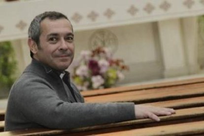 Manuel Sánchez es párroco desde hace algo más de un año tras presentarse como voluntario al arzobispo / ABC