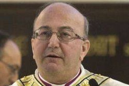 Francisco Conesa, obispo de Menorca, diócesis turística -como media España- anima a abrir las puertas de las parroquias muchas horas, a todos