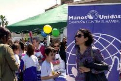 Con 5.000 voluntarios y 500 grupos comarcales, Manos Unidas sale a las calles desde hace 60 años en campaña contra el hambre y la miseria