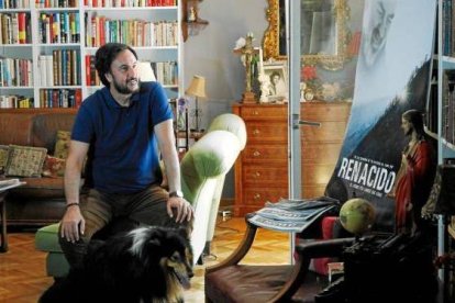 J.M. Zavala prepara Renacidos, su nueva película de testimonios de vidas tocadas por el Padre Pío - Foto de Connie G. Santos, en La Razón