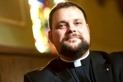 El padre David Reamsnyder, párroco católico de Saint Anthony, Hillsdale, antiguo pastor anglicano y padre de familia