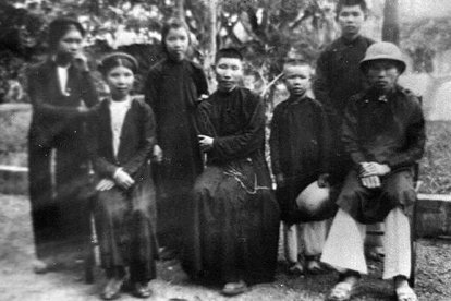 Marcelo Van, en el centro de la rodeado de algunos familiares y amigos.