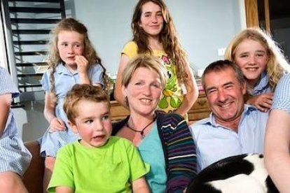 Colin Brazier, con su familia al completo. Su esposa Joanna falleció de cáncer hace un año.