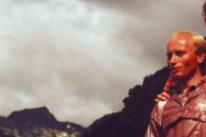 Tres de los veinteañeros detenidos por llevar Biblias en sus mochilas por las montañas... un grupo con ese método introdujo 7 toneladas de libros en Eslovaquia