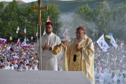 El cardenal Puljic celebrando misa en Medjugorje el pasado mes de agosto