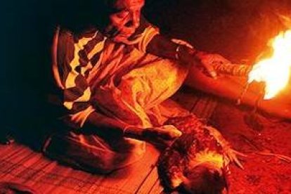 La magia negra, muy vinculada a rituales animistas africanos, es una vía importante de actuación del demonio.