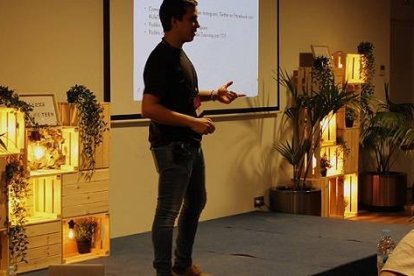 Jordi Massegú, el responsable e impulsor de LifeTeen en España, da una de las charlas en el encuentro del año 2019