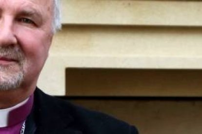 Gavin Ashenden, con camisa clerical anglicana, en una foto de Simon Caldwell del Catholic Herald