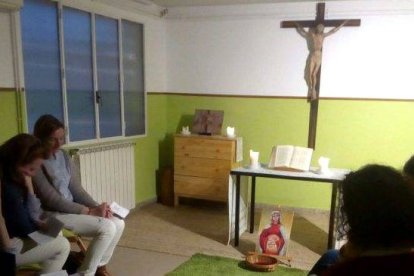 Un grupo de Mothers Prayers en Madrid... pueden rezar en casas o en locales parroquiales, máximo 8 por grupo y no se pueden dar consejos...