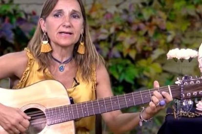 Mer González Fontán siempre cantó y tocó la guitarra, pero solo en los últimos años lo ha hecho para servir a Dios en retiros y evangelizaciones