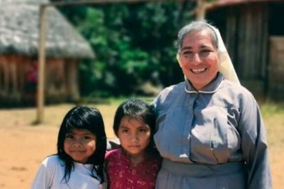 La misionera Rosa Elena Pico con los indígenas sarayaku de Ecuador... el mensaje de la Jornada Mundial Misionera 2020 se puede aplicar a todos los bautizados