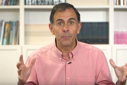 Juan Manuel Cotelo, como cineasta, anima a imitar a los héroes de las películas de catástrofes... y a las personas ejemplares del día a día