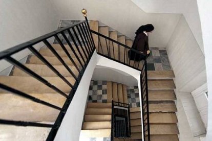 Escalera de las carmelitas de Cádiz... símbolo de un profundizar a medida que se avanza