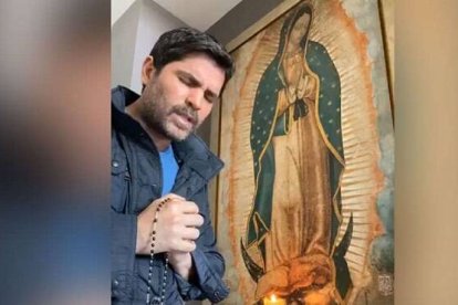 El popular actor Eduardo Verástegui lleva varios días transmitiendo por Facebook su rosario diario y anima a muchos a hacer lo mismo el 13 de mayo, día de Fátima