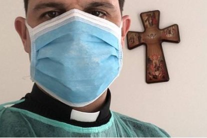 Javier Lozano, sacerdote en Ciempozuelos, colabora por las tardes en la capellanía del Hospital de Valdemoro