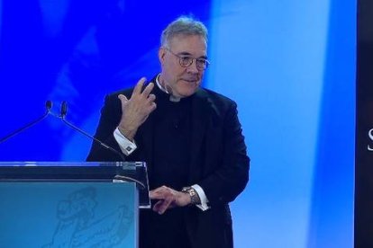 El padre Robert Sirico, durante una conferencia en marzo de 2019.