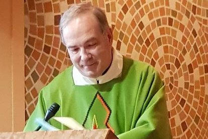 Don Angelo Rossi ha visto como la semana pasada fallecían en su pequeño hospital 75 pacientes por el coronavirus.