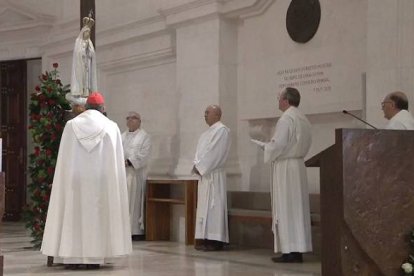 El cardenal Dos Santos Marto preside la oración ante la Virgen de Fátima para consagrar las Iglesias ibéricas y pedir el fin de la pandemia, la salud de los enfermos y la salvación de las almas