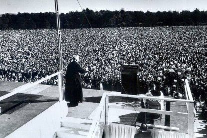 El padre Peyton llegó a congregar a un millón de personas en San Francisco.