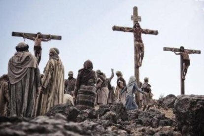 La Crucifixión, en la película Son of God - los arqueólogos sólo han encontrado restos claros de un crucificado, aunque esta tortura se aplicó a decenas de miles