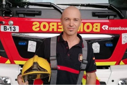 Marín Cuenca es un bombero que se apoya en la fe ante los momentos duros del  coronavirus y su crisis económica