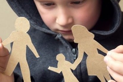 La situación ideal para un niño, según numerosos estudios, es criarse con un padre y una madre