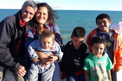 MIlagros, con su marido y sus hijos