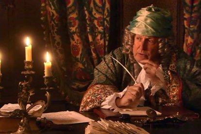 Voltaire, quintaesencia del espíritu de las Luces, caracterizado por Claude Rich en «Voltaire y el affaire Calas» (2007), una película para televisión de Francis Reusser.