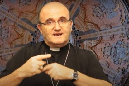 El obispo Munilla en uno de sus vídeos explicando el Compendio del Catecismo - cada día sube uno nuevo  a YouTube y lo envía por redes sociales